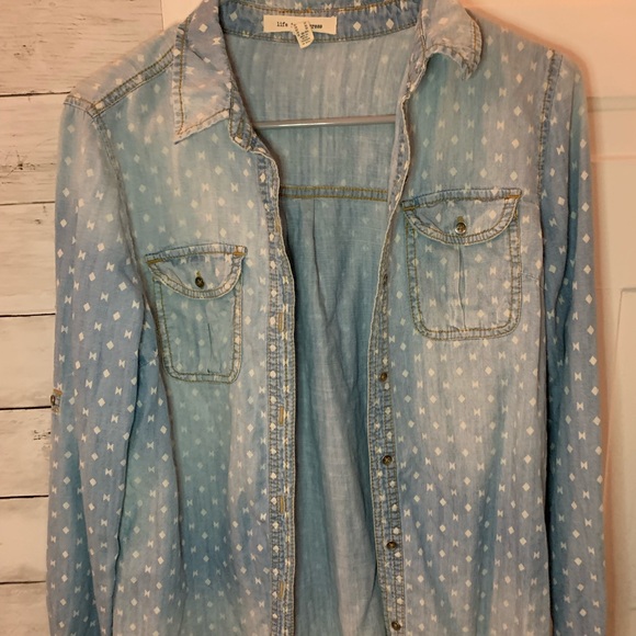 Button up - Picture 1 of 1